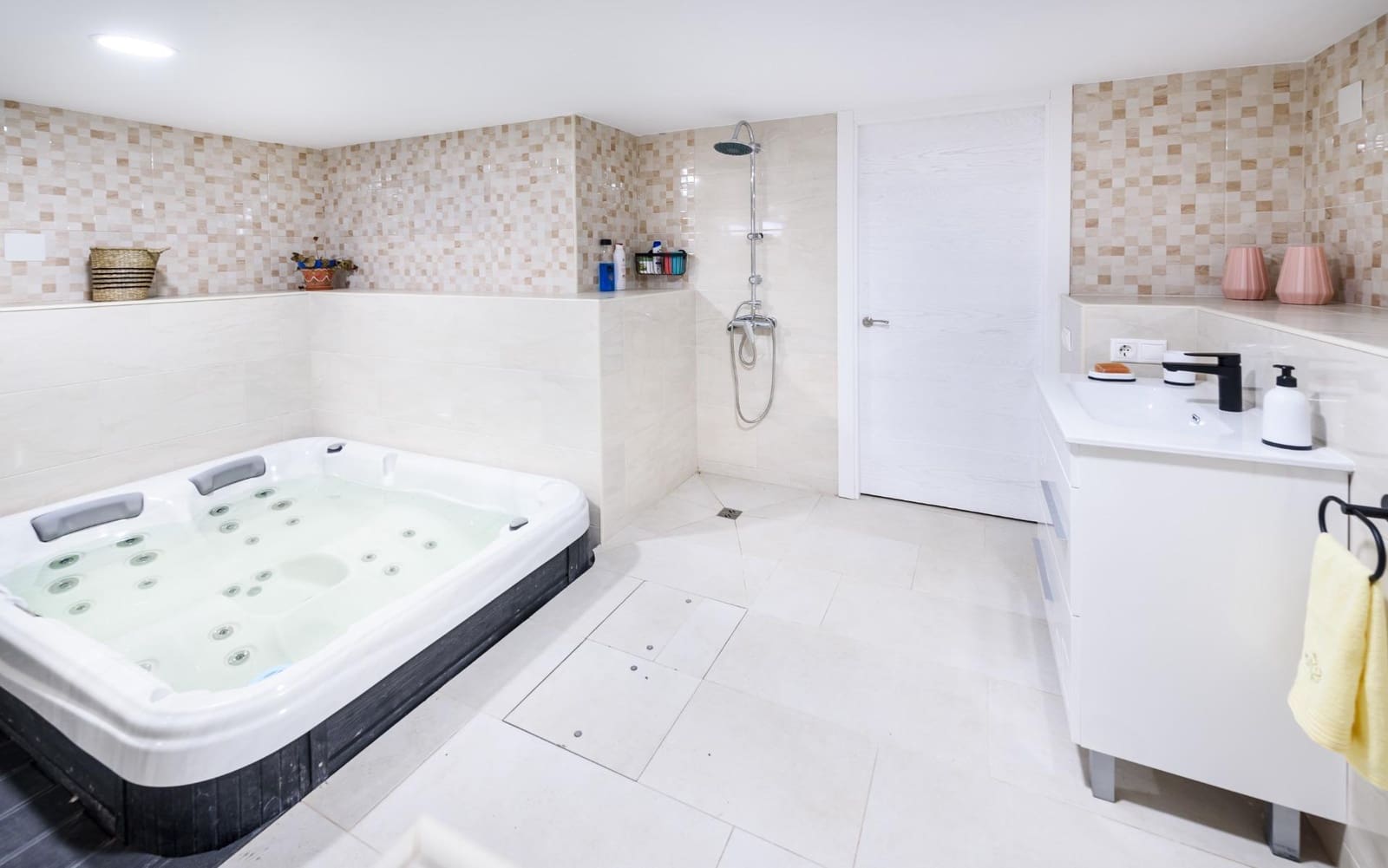 Chalet de 4 habitaciones en Horche en venta con piscina garaje - 480.000 € (Ref: 9679987)