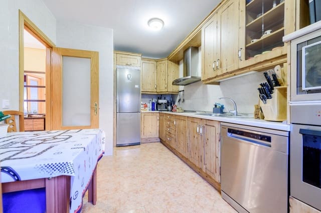 4 soveværelse Villa til salg i Horche med swimmingpool garage - € 480.000 (Ref: 9679987)