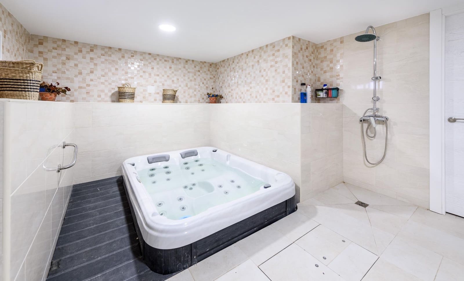 Chalet de 4 habitaciones en Horche en venta con piscina garaje - 480.000 € (Ref: 9679987)