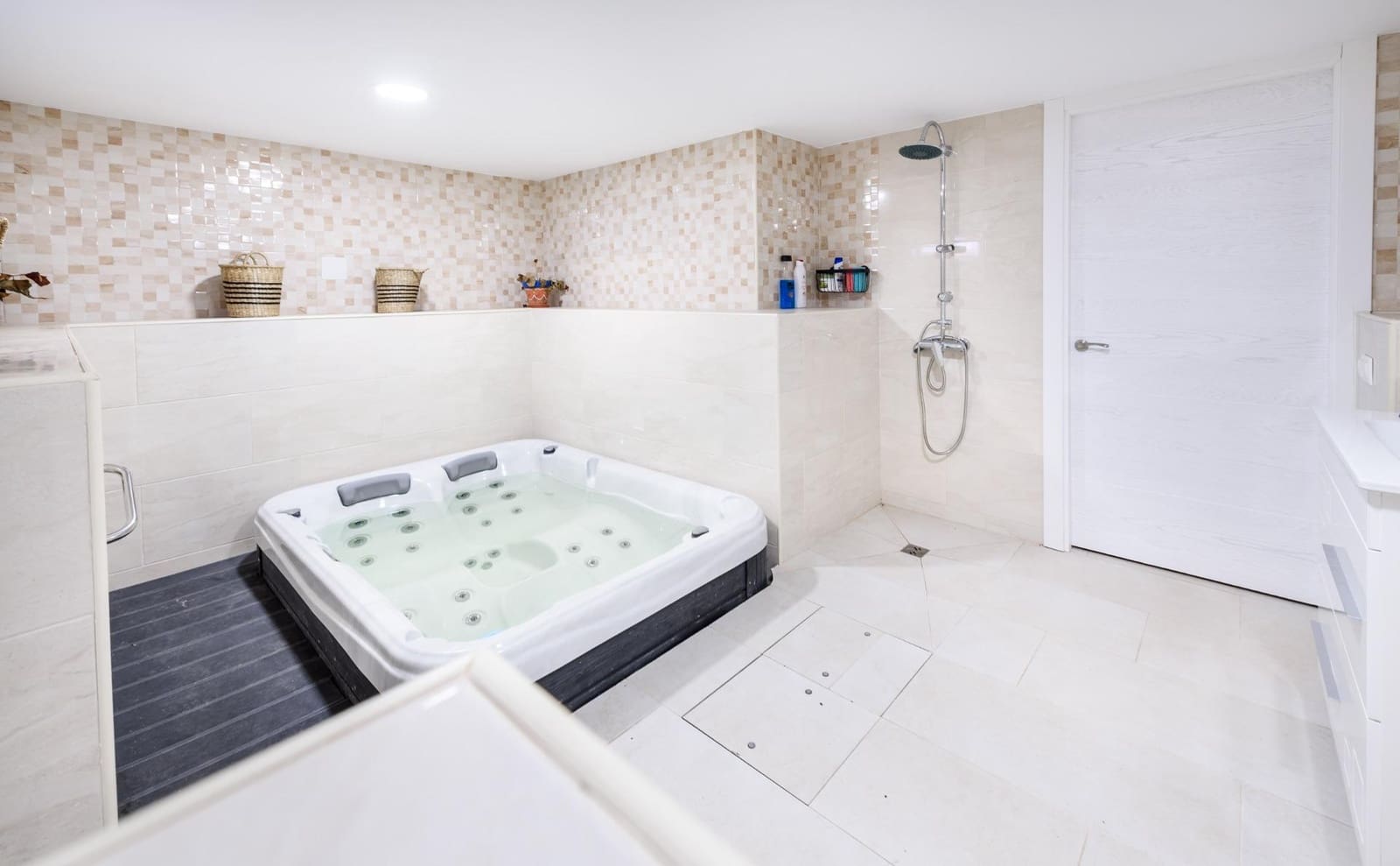 Chalet de 4 habitaciones en Horche en venta con piscina garaje - 480.000 € (Ref: 9679987)