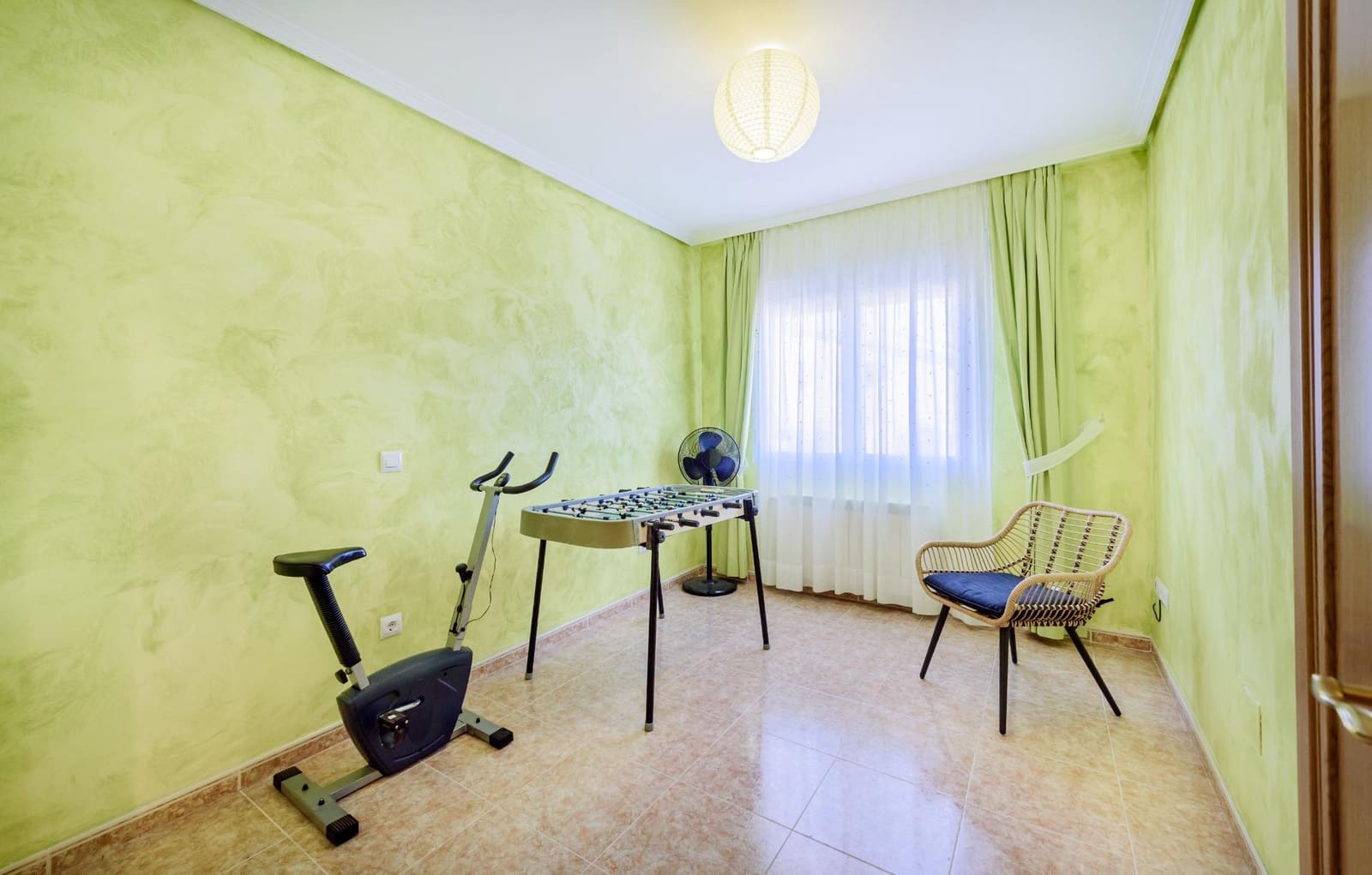 Chalet de 4 habitaciones en Horche en venta con piscina garaje - 480.000 € (Ref: 9679987)