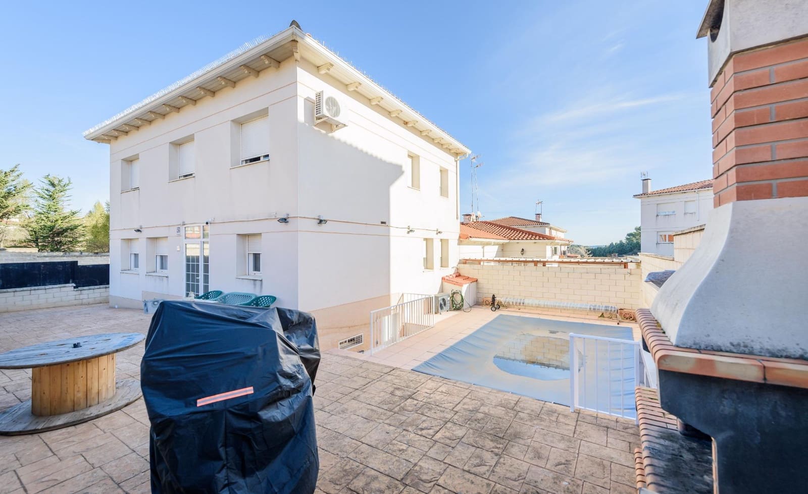 Chalet de 4 habitaciones en Horche en venta con piscina garaje - 480.000 € (Ref: 9679987)