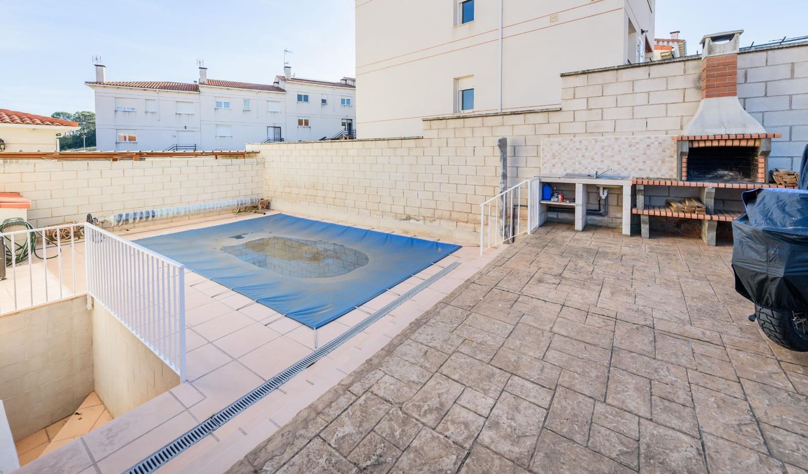 Chalet de 4 habitaciones en Horche en venta con piscina garaje - 480.000 € (Ref: 9679987)