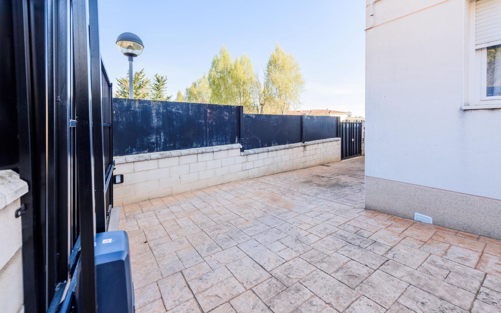 Chalet de 4 habitaciones en Horche en venta con piscina garaje - 480.000 € (Ref: 9679987)