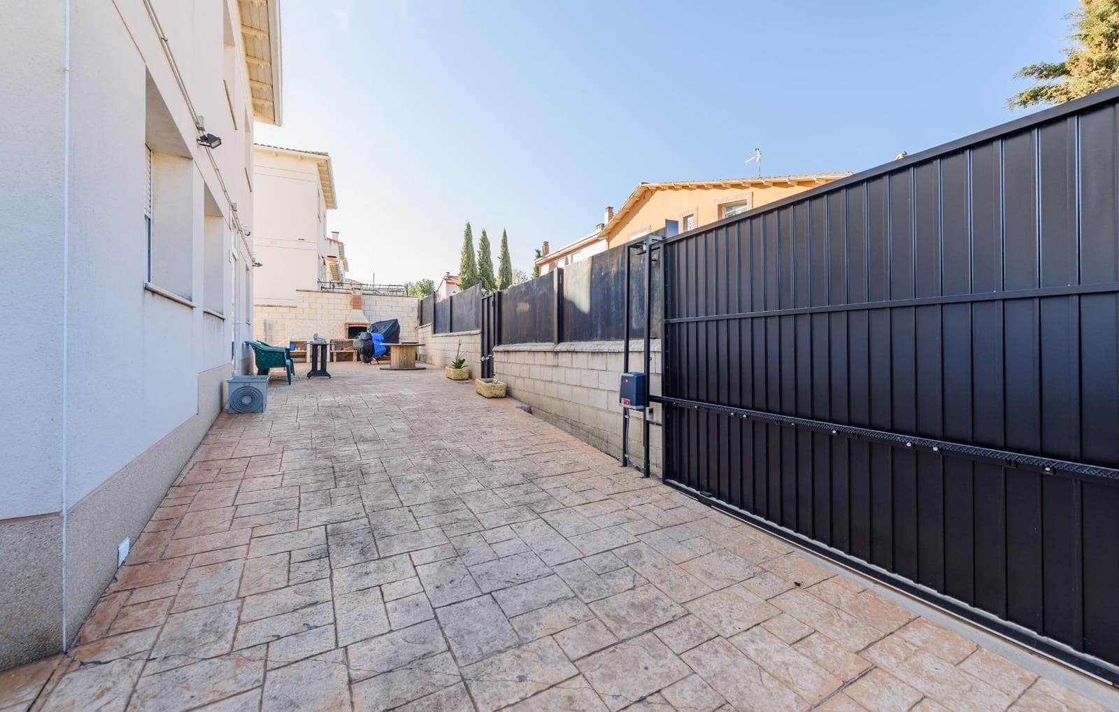 Chalet de 4 habitaciones en Horche en venta con piscina garaje - 480.000 € (Ref: 9679987)