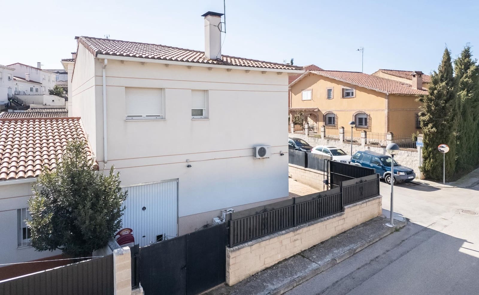 Chalet de 4 habitaciones en Horche en venta con piscina garaje - 480.000 € (Ref: 9679987)