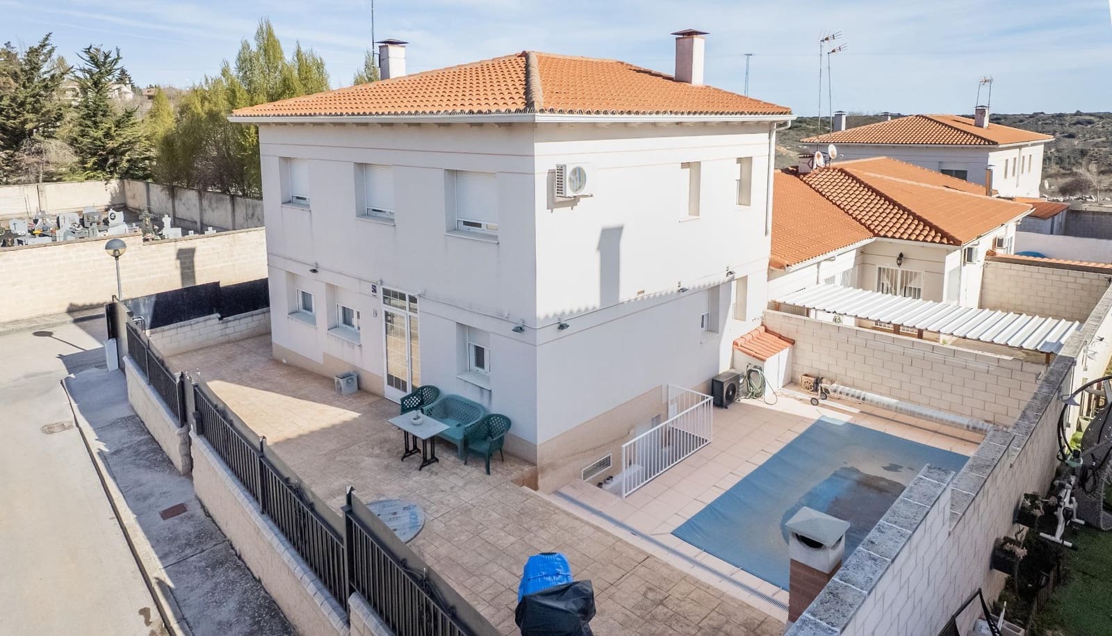 Chalet de 4 habitaciones en Horche en venta con piscina garaje - 480.000 € (Ref: 9679987)