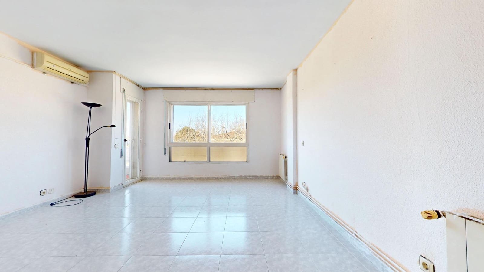 4 bedroom Flat for sale in Vila-seca with garage - € 215,000 (Ref: 9686755)