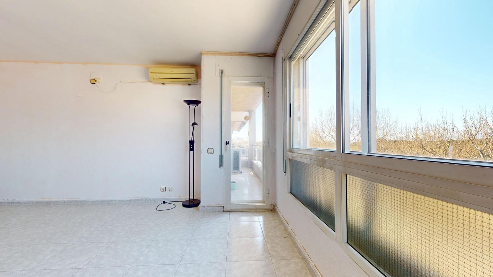 4 bedroom Flat for sale in Vila-seca with garage - € 215,000 (Ref: 9686755)