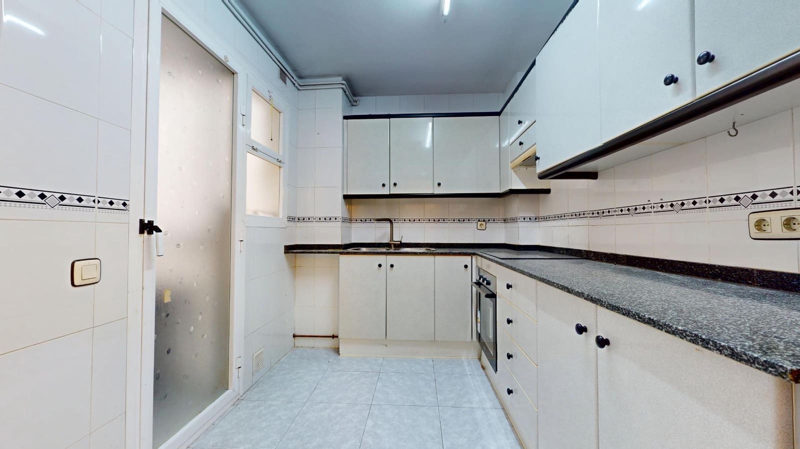 4 bedroom Flat for sale in Vila-seca with garage - € 215,000 (Ref: 9686755)