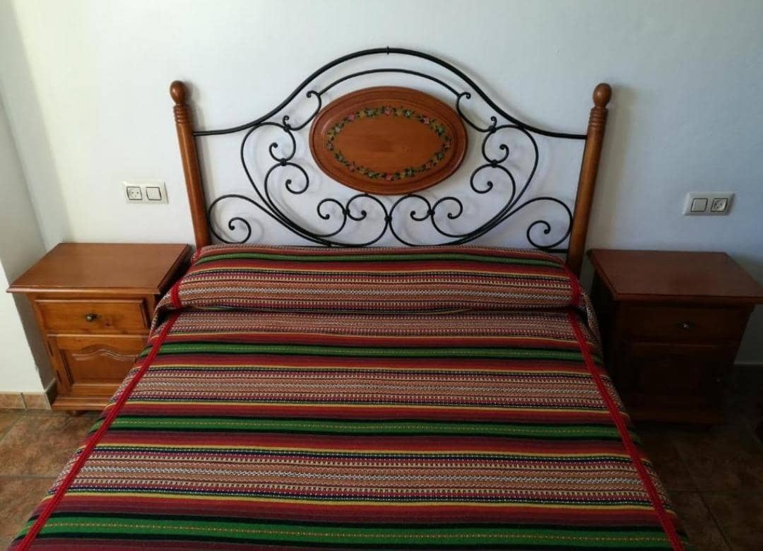 12 quarto Hotel para venda em Yegen - 450 000 € (Ref: 9690969)