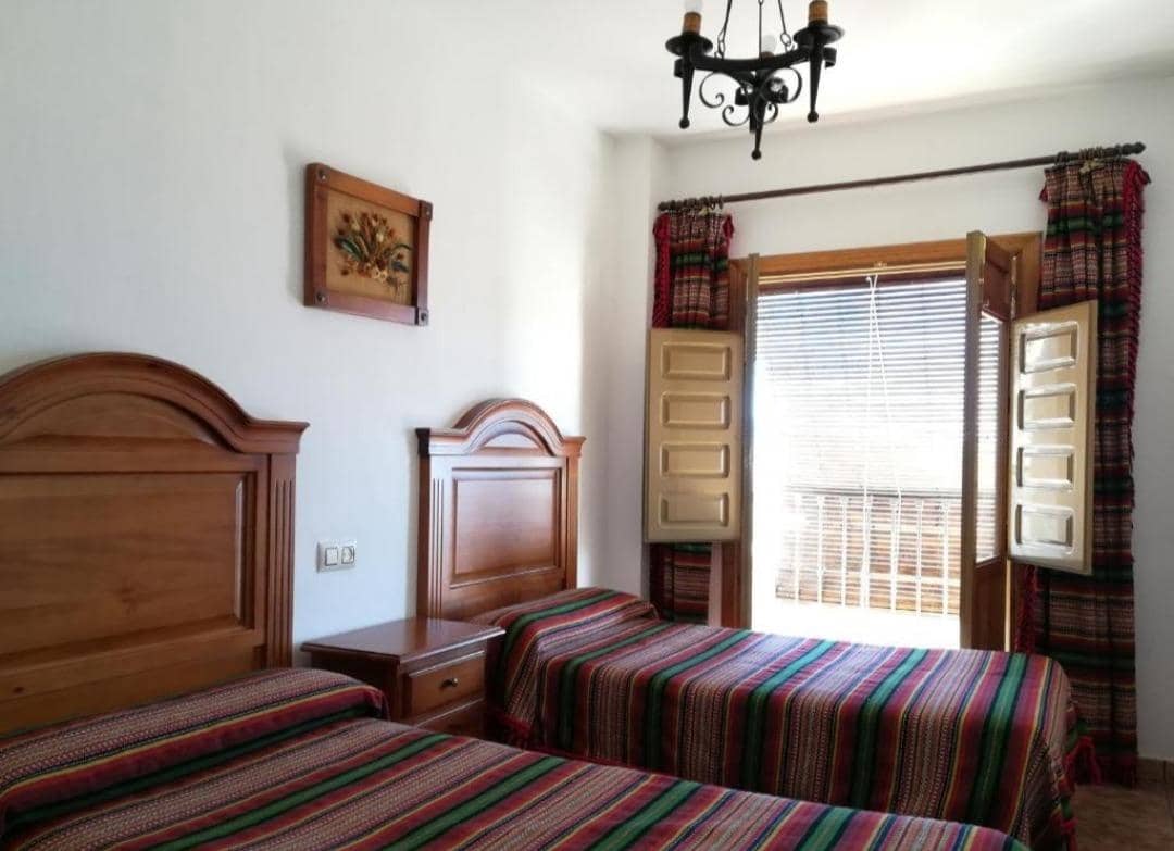 12 quarto Hotel para venda em Yegen - 450 000 € (Ref: 9690969)