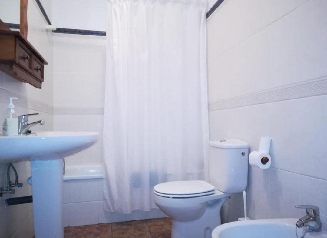 12 quarto Hotel para venda em Yegen - 450 000 € (Ref: 9690969)