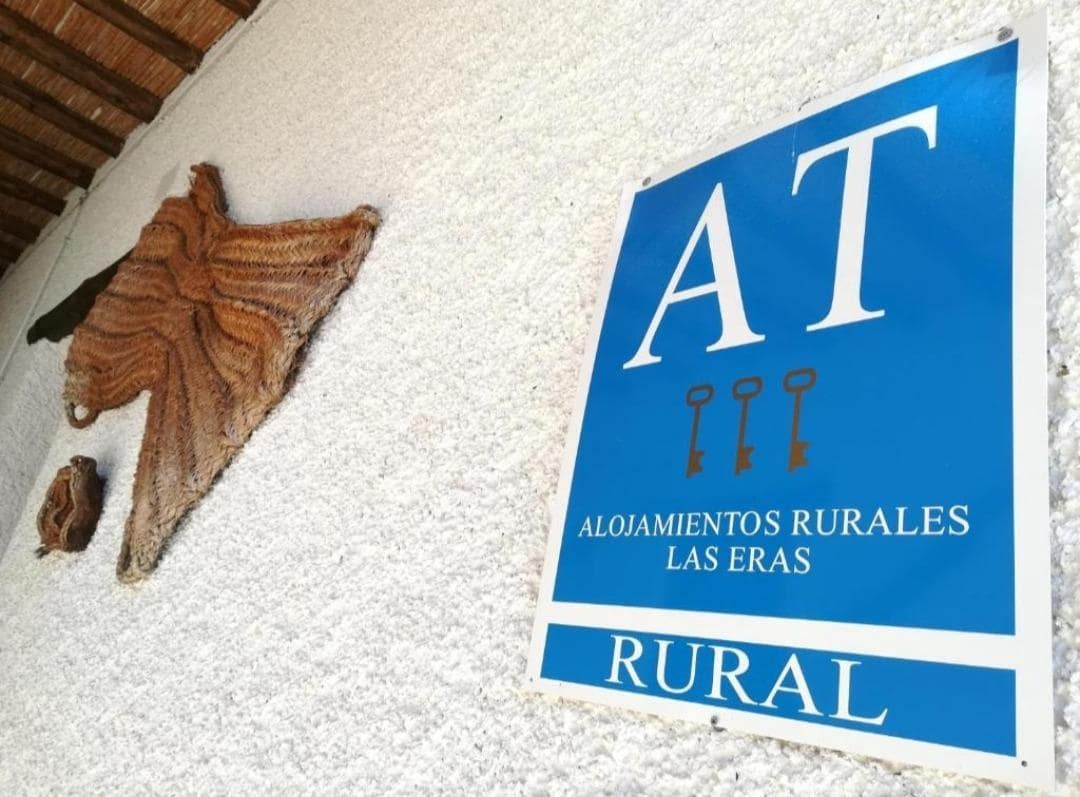 12 quarto Hotel para venda em Yegen - 450 000 € (Ref: 9690969)