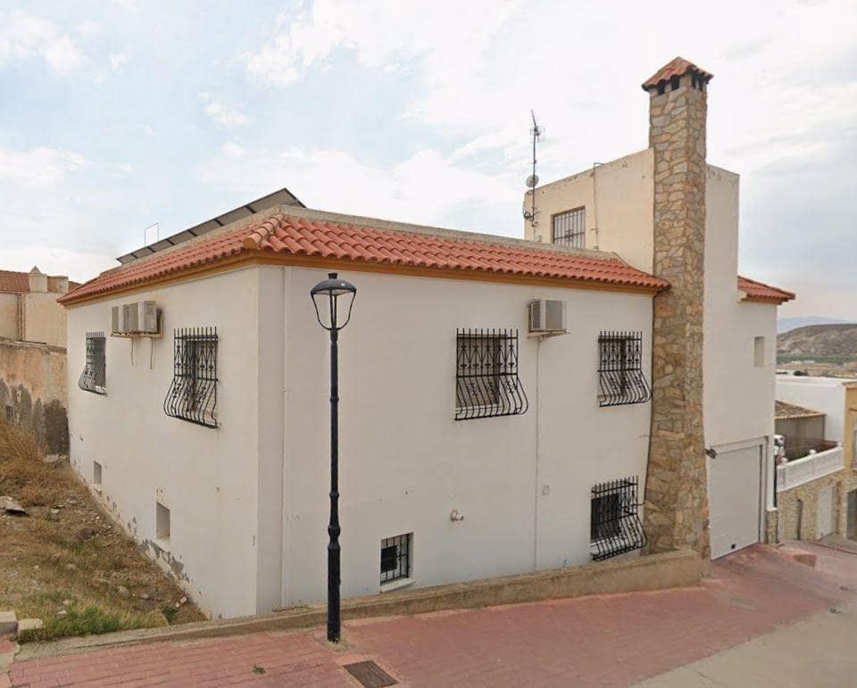 5 bedroom Villa for sale in Cuevas del Almanzora with garage - € 190,000 (Ref: 9696291)