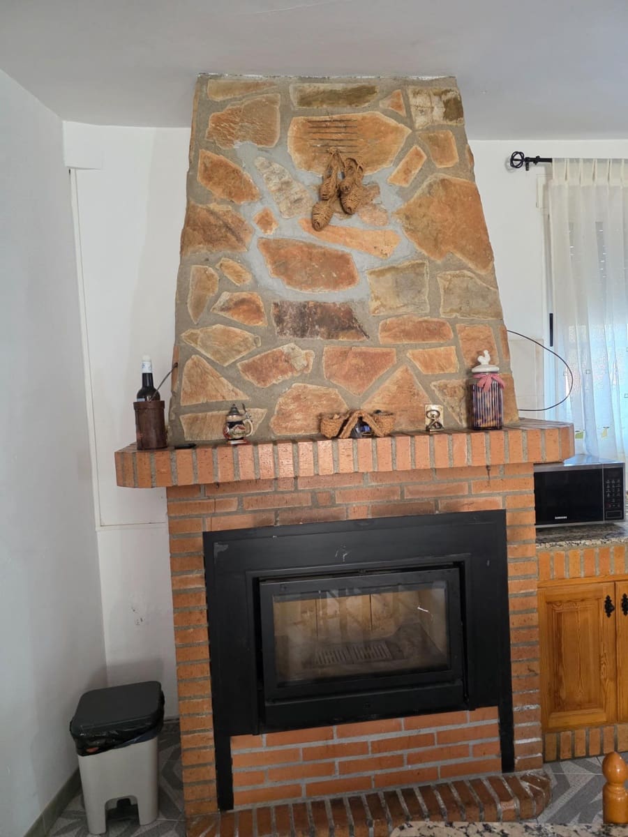 5 bedroom Villa for sale in Cuevas del Almanzora with garage - € 190,000 (Ref: 9696291)