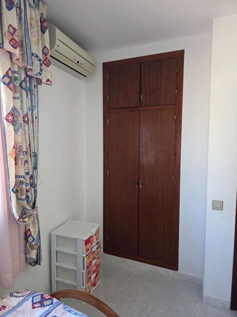 5 bedroom Villa for sale in Cuevas del Almanzora with garage - € 190,000 (Ref: 9696291)