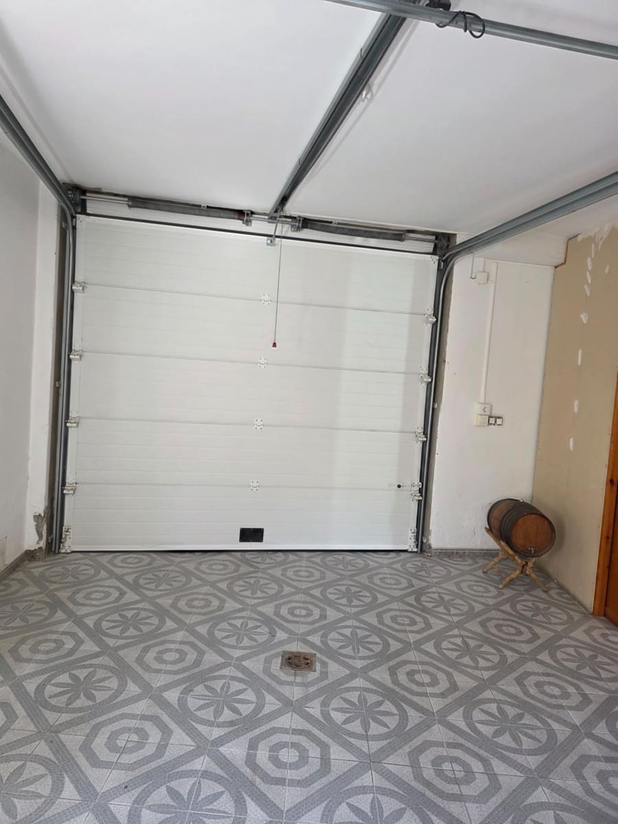 5 bedroom Villa for sale in Cuevas del Almanzora with garage - € 190,000 (Ref: 9696291)