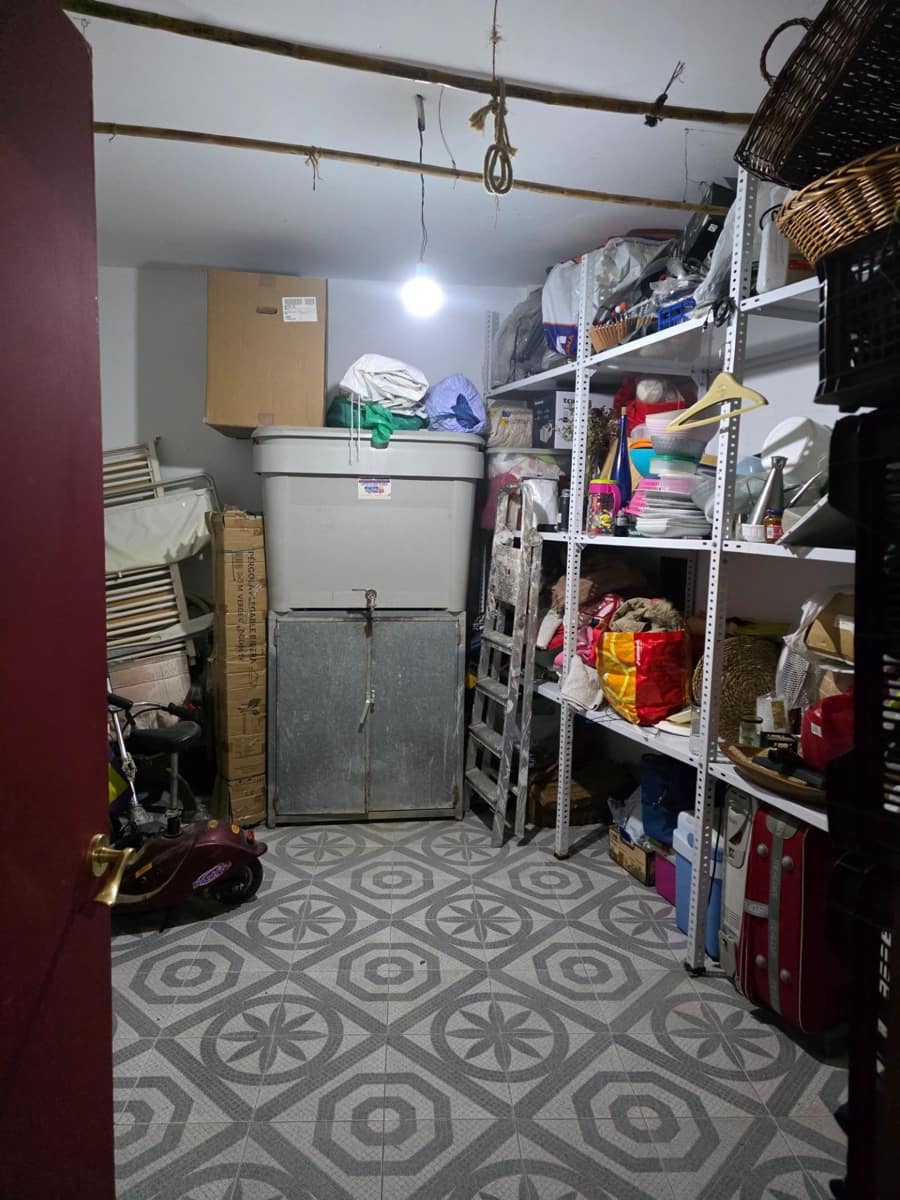 5 bedroom Villa for sale in Cuevas del Almanzora with garage - € 190,000 (Ref: 9696291)