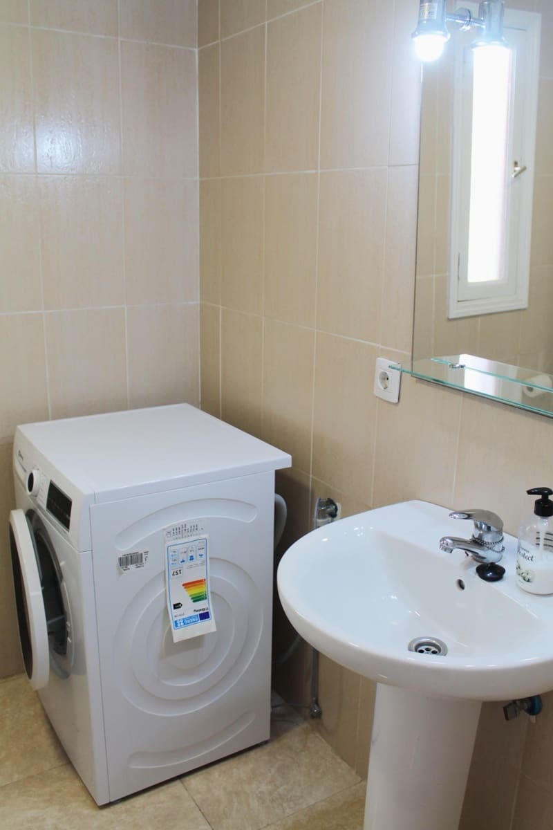 1 slaapkamer Flat te huur in San Bartolome de Tirajana met zwembad - € 1.000 (Ref: 9698942)