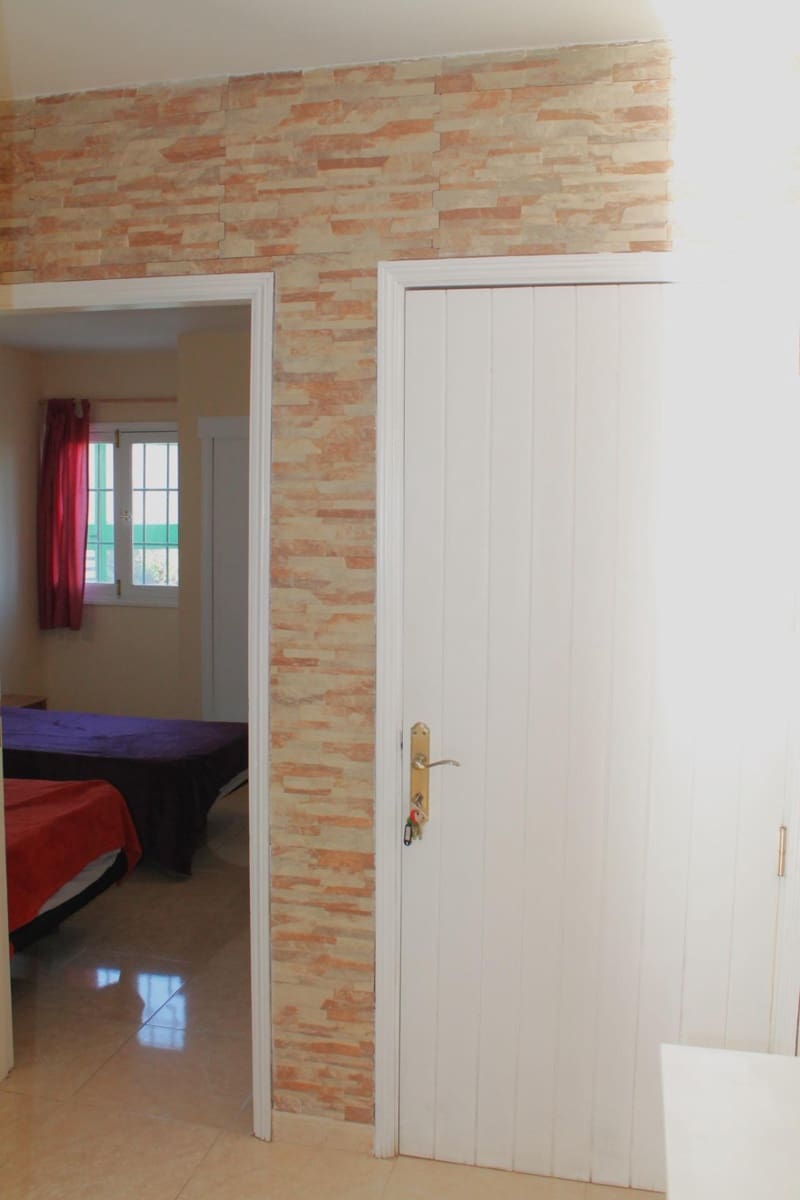 1 slaapkamer Flat te huur in San Bartolome de Tirajana met zwembad - € 1.000 (Ref: 9698942)