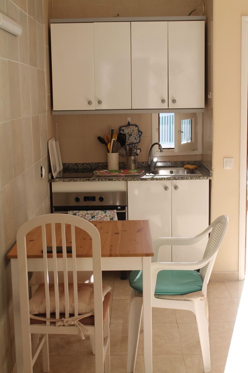 1 slaapkamer Flat te huur in San Bartolome de Tirajana met zwembad - € 1.000 (Ref: 9698942)