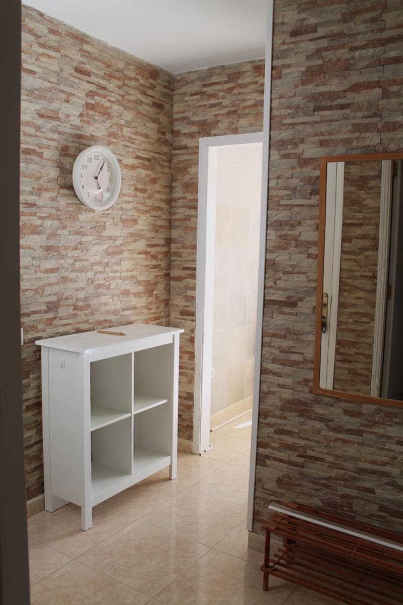 1 slaapkamer Flat te huur in San Bartolome de Tirajana met zwembad - € 1.000 (Ref: 9698942)