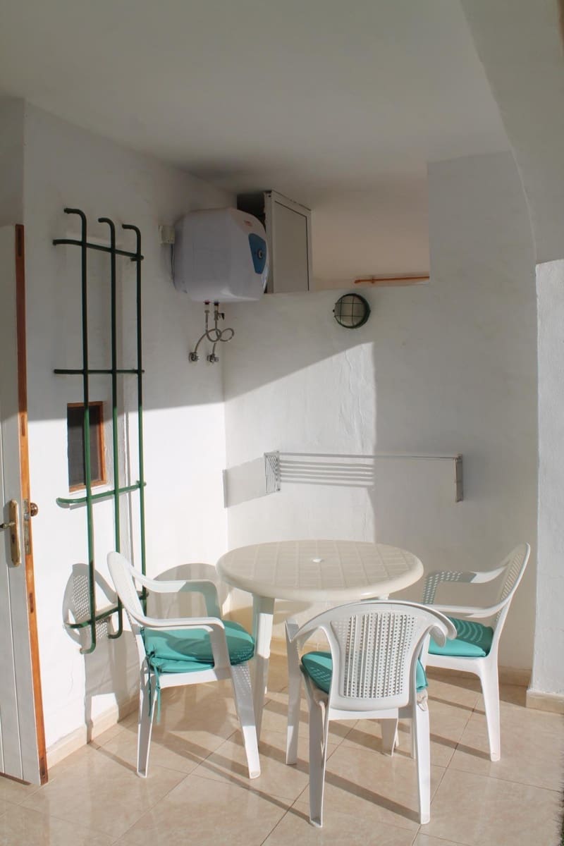 1 slaapkamer Flat te huur in San Bartolome de Tirajana met zwembad - € 1.000 (Ref: 9698942)