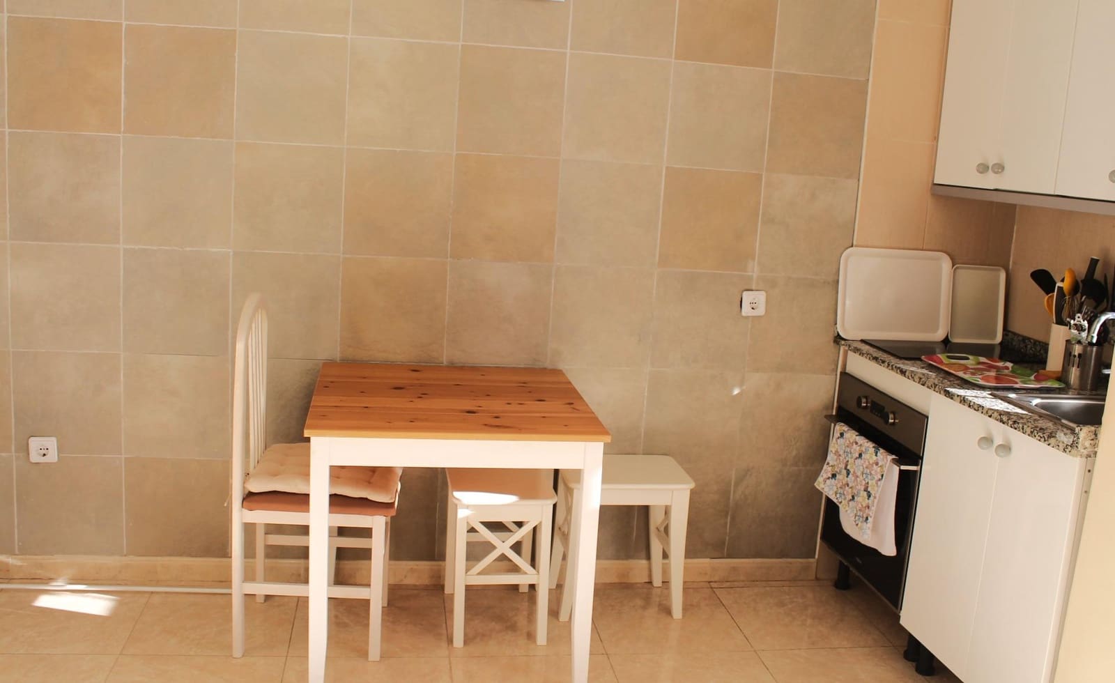 1 slaapkamer Flat te huur in San Bartolome de Tirajana met zwembad - € 1.000 (Ref: 9698942)