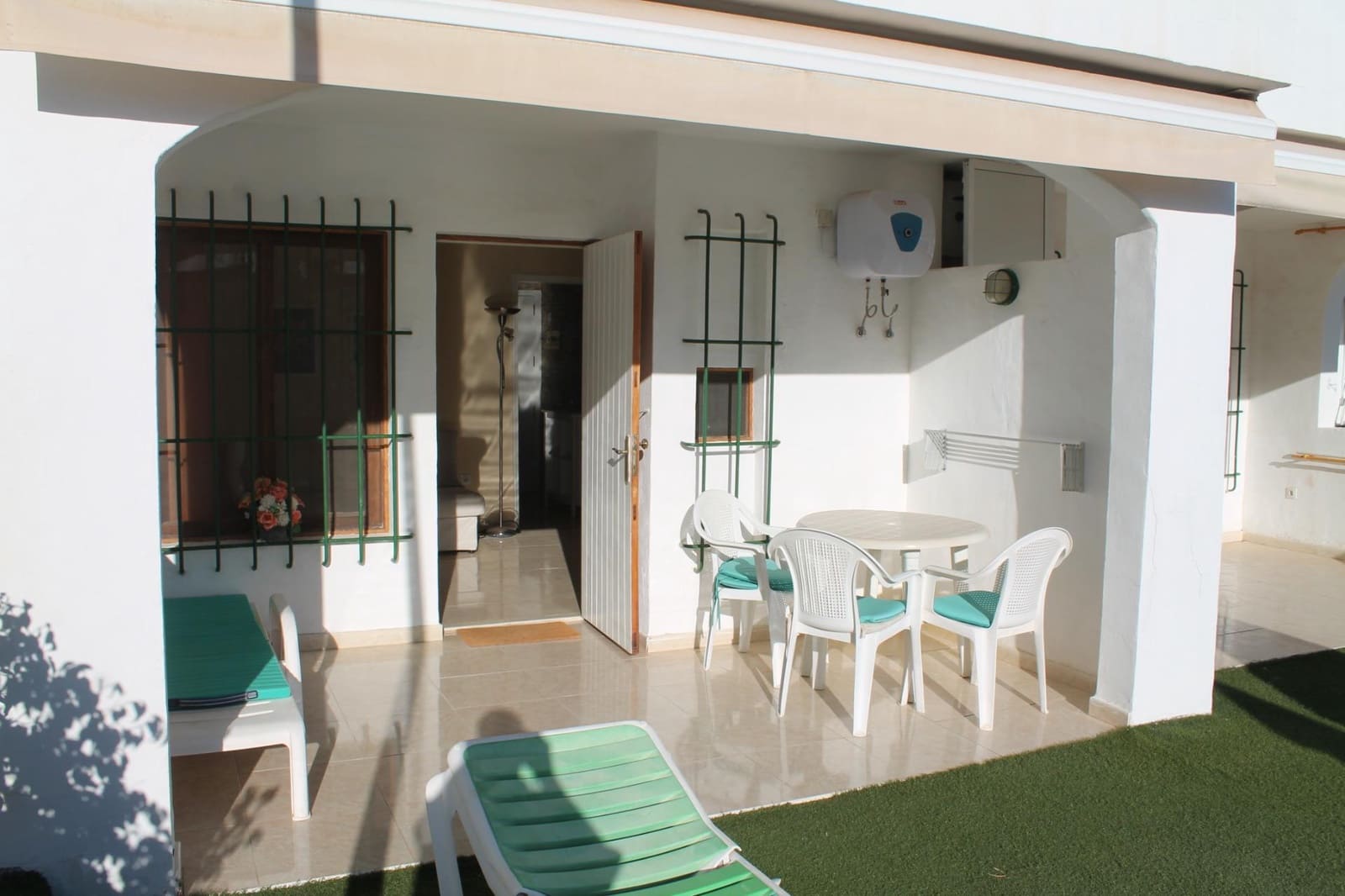 1 slaapkamer Flat te huur in San Bartolome de Tirajana met zwembad - € 1.000 (Ref: 9698942)