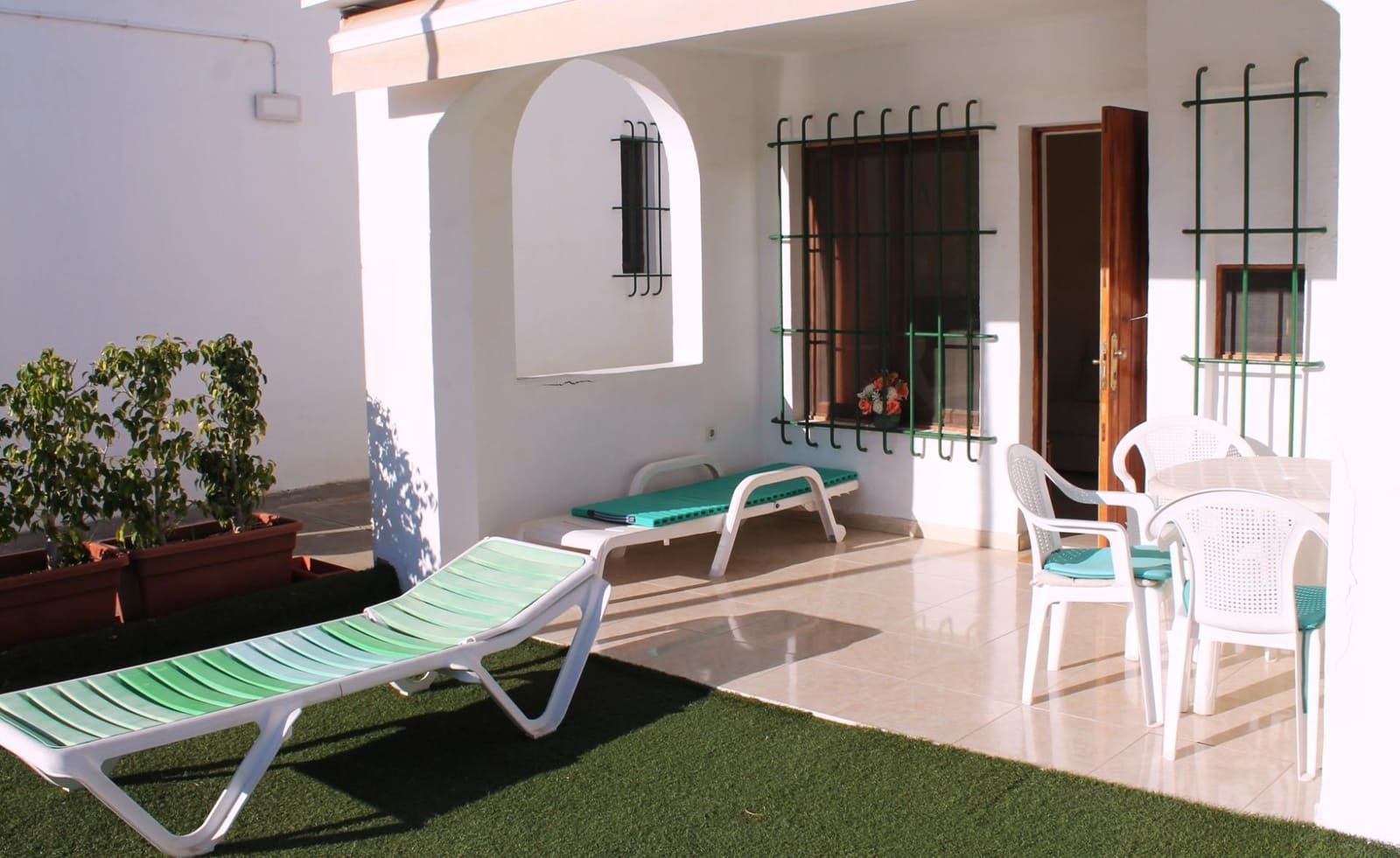 1 slaapkamer Flat te huur in San Bartolome de Tirajana met zwembad - € 1.000 (Ref: 9698942)
