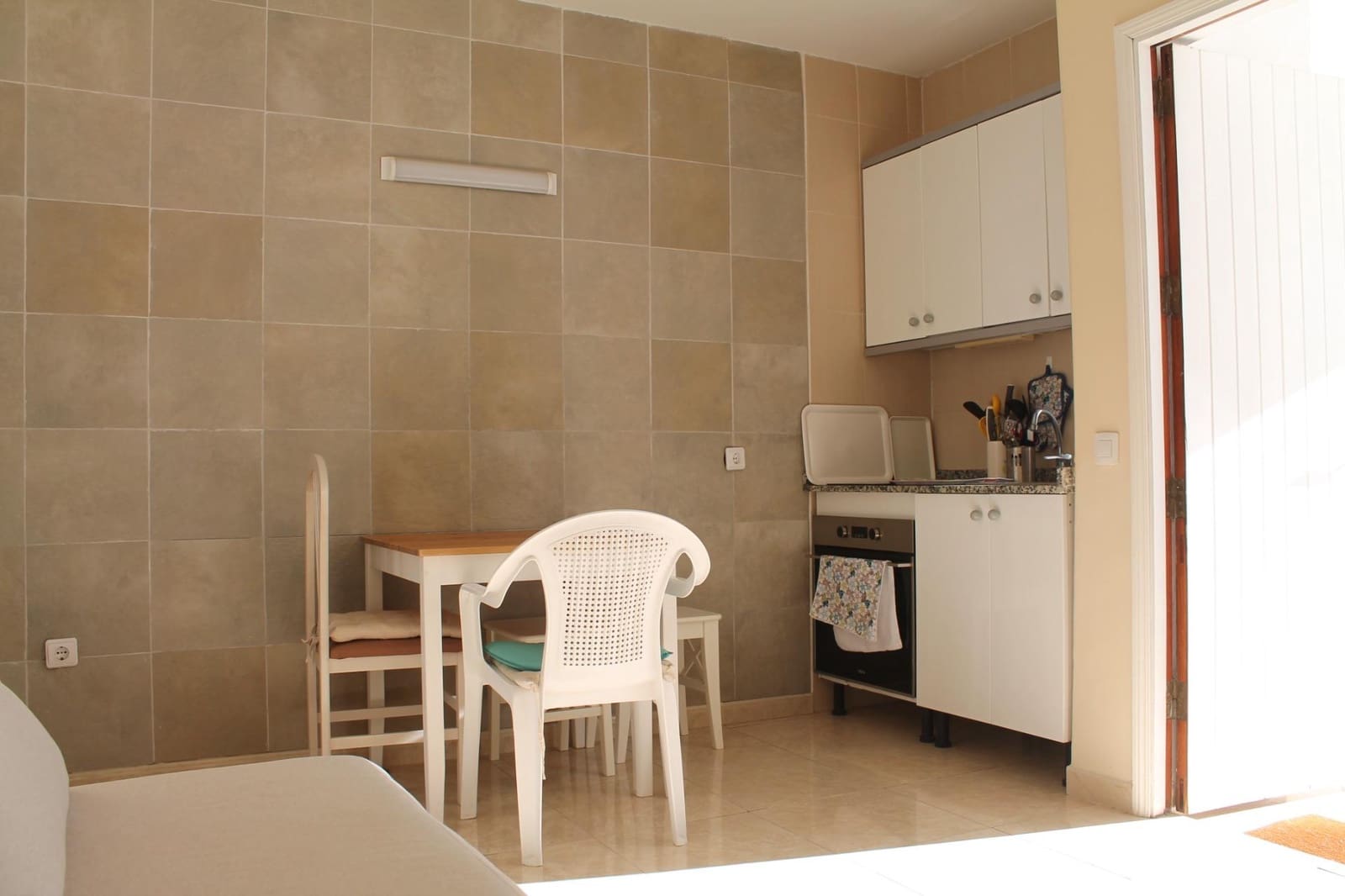 1 slaapkamer Flat te huur in San Bartolome de Tirajana met zwembad - € 1.000 (Ref: 9698942)