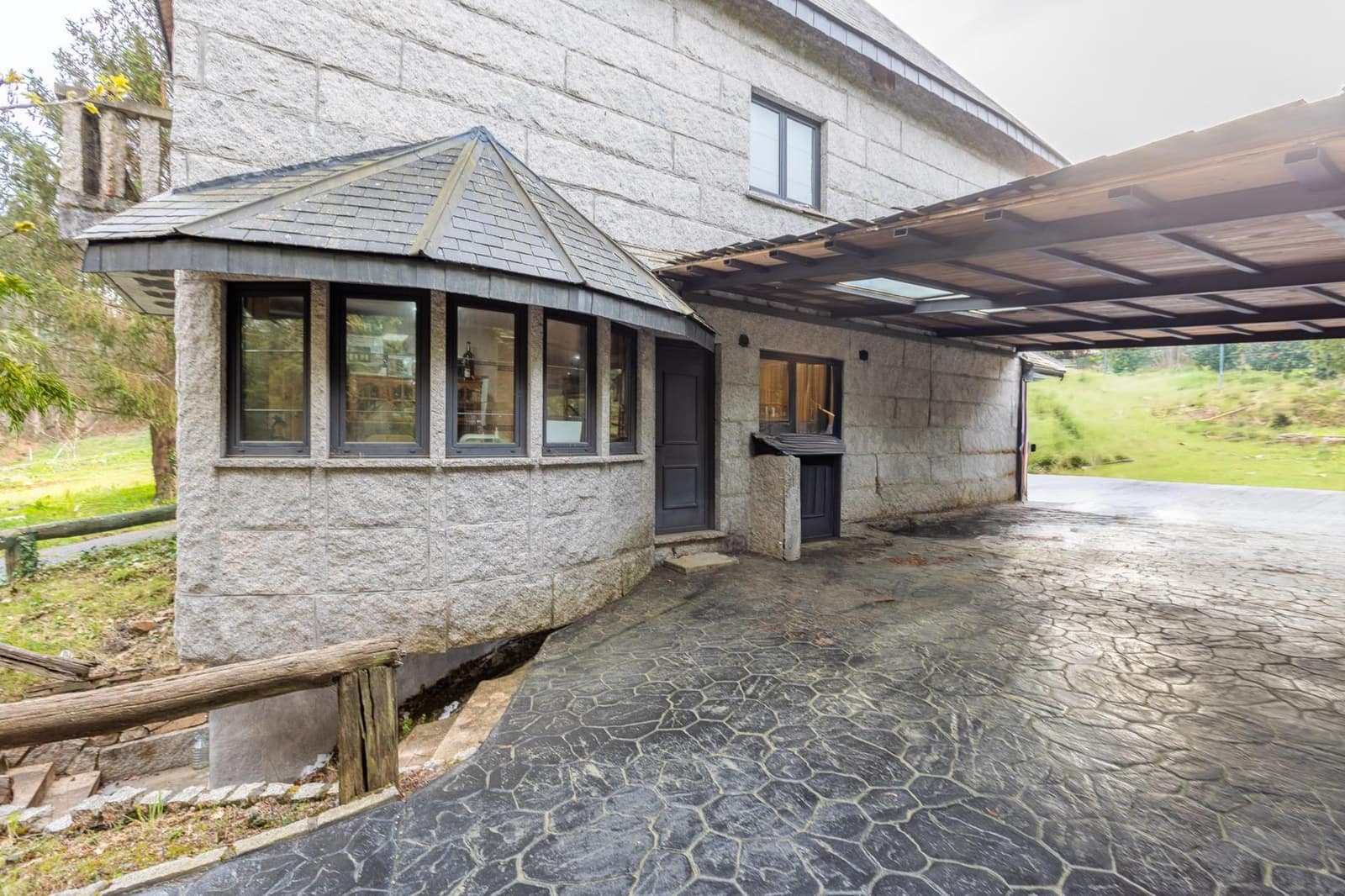 4 bedroom Villa for sale in Sada with garage - € 649,000 (Ref: 9715102)