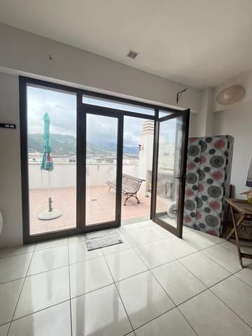 2 bedroom Penthouse for rent in Gáldar - € 750 (Ref: 9715104)