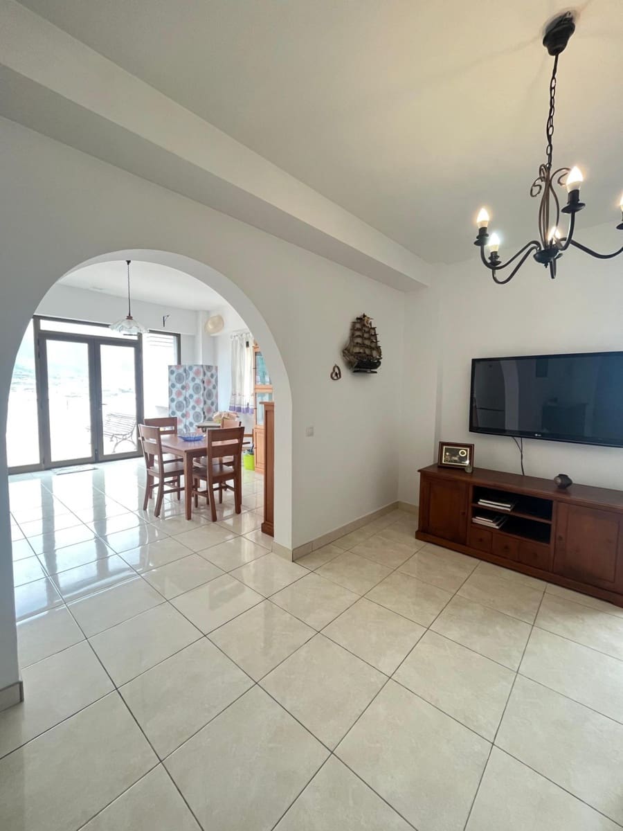 2 bedroom Penthouse for rent in Galdar - € 750 (Ref: 9715104)