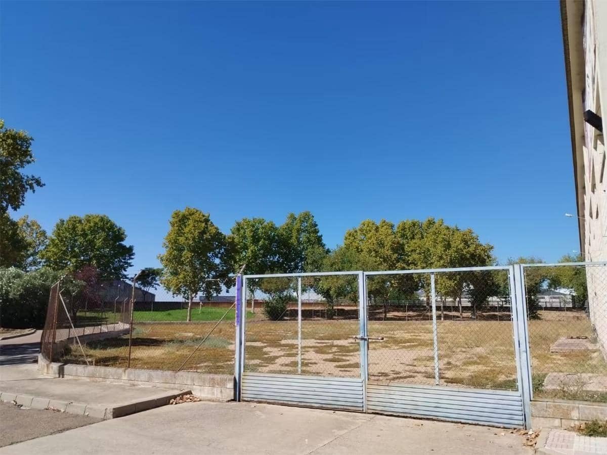 8 bedroom Business for sale in Don Benito with garage - € 1,190,000 (Ref: 9720186)