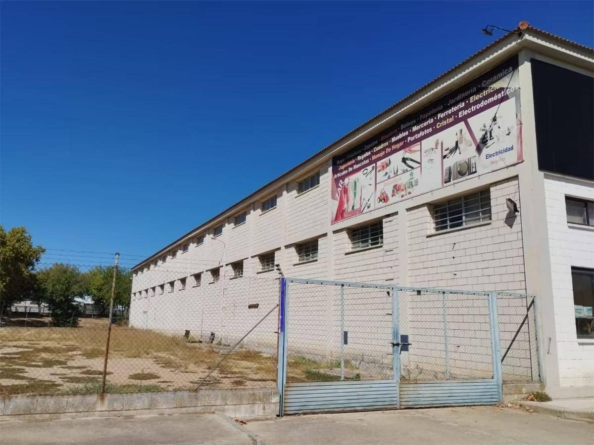 8 bedroom Business for sale in Don Benito with garage - € 1,190,000 (Ref: 9720186)