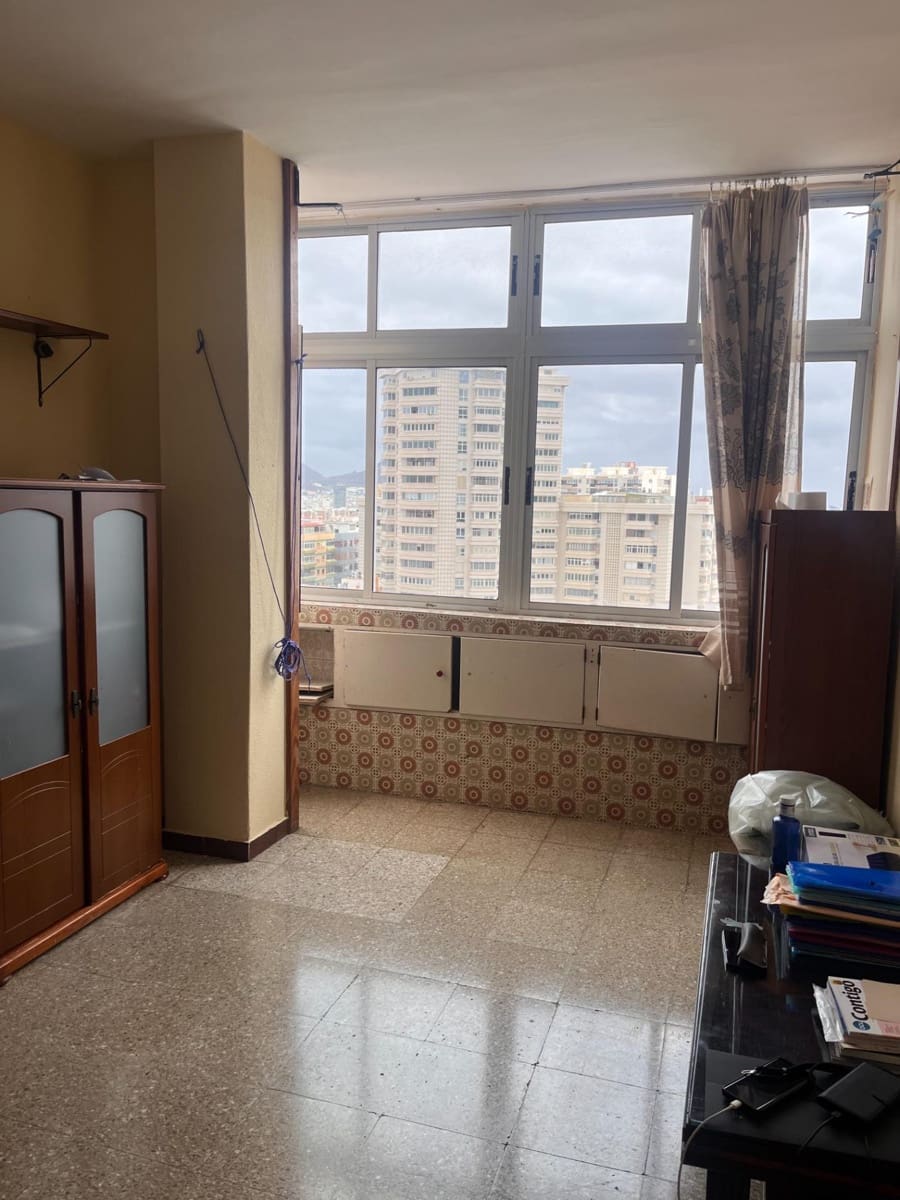 3 bedroom Flat for sale in Las Palmas de Gran Canaria - € 200,000 (Ref: 9732405)
