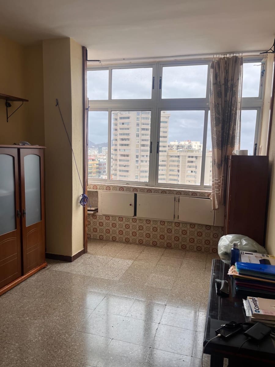 3 bedroom Flat for sale in Las Palmas de Gran Canaria - € 200,000 (Ref: 9732405)