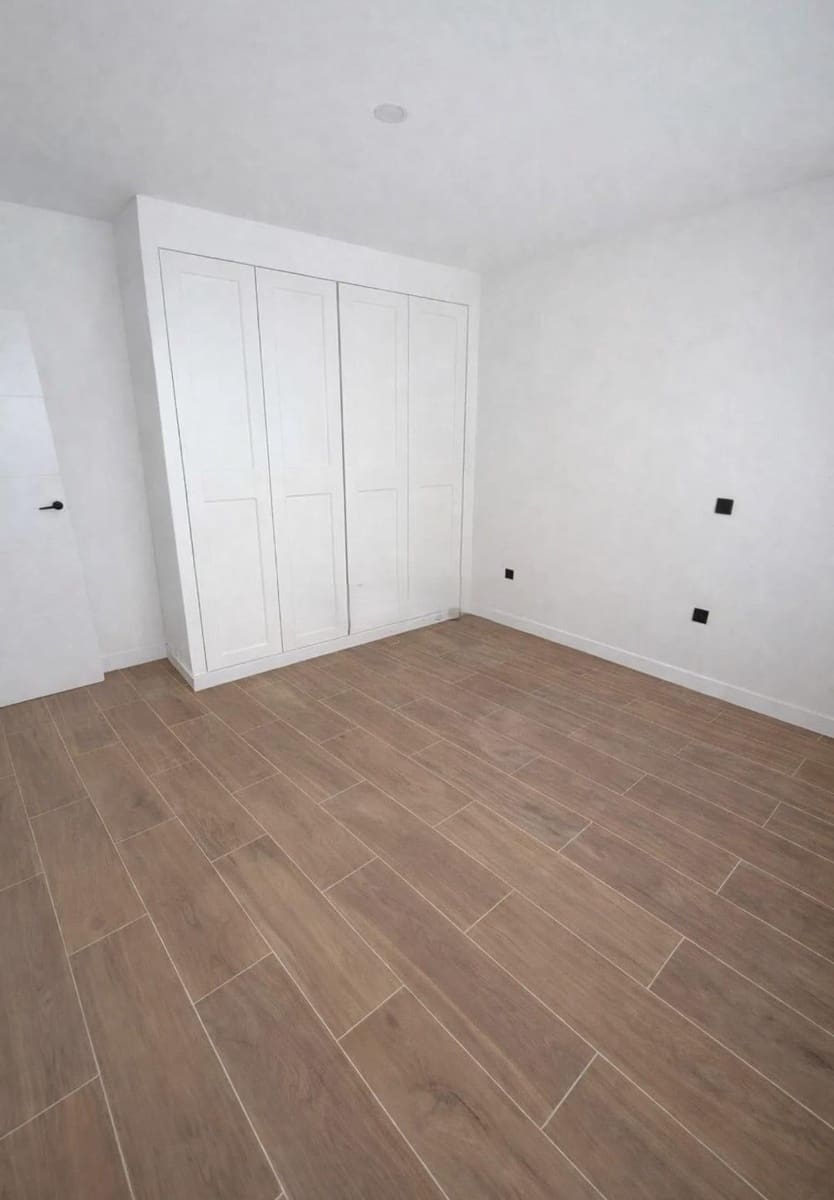Flat for sale in A Coruna city with garage - € 279,000 (Ref: 9748172)