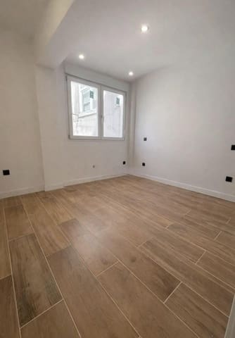 Leilighet til salgs i La Coruña by med garasje - € 279 000 (Ref: 9748172)