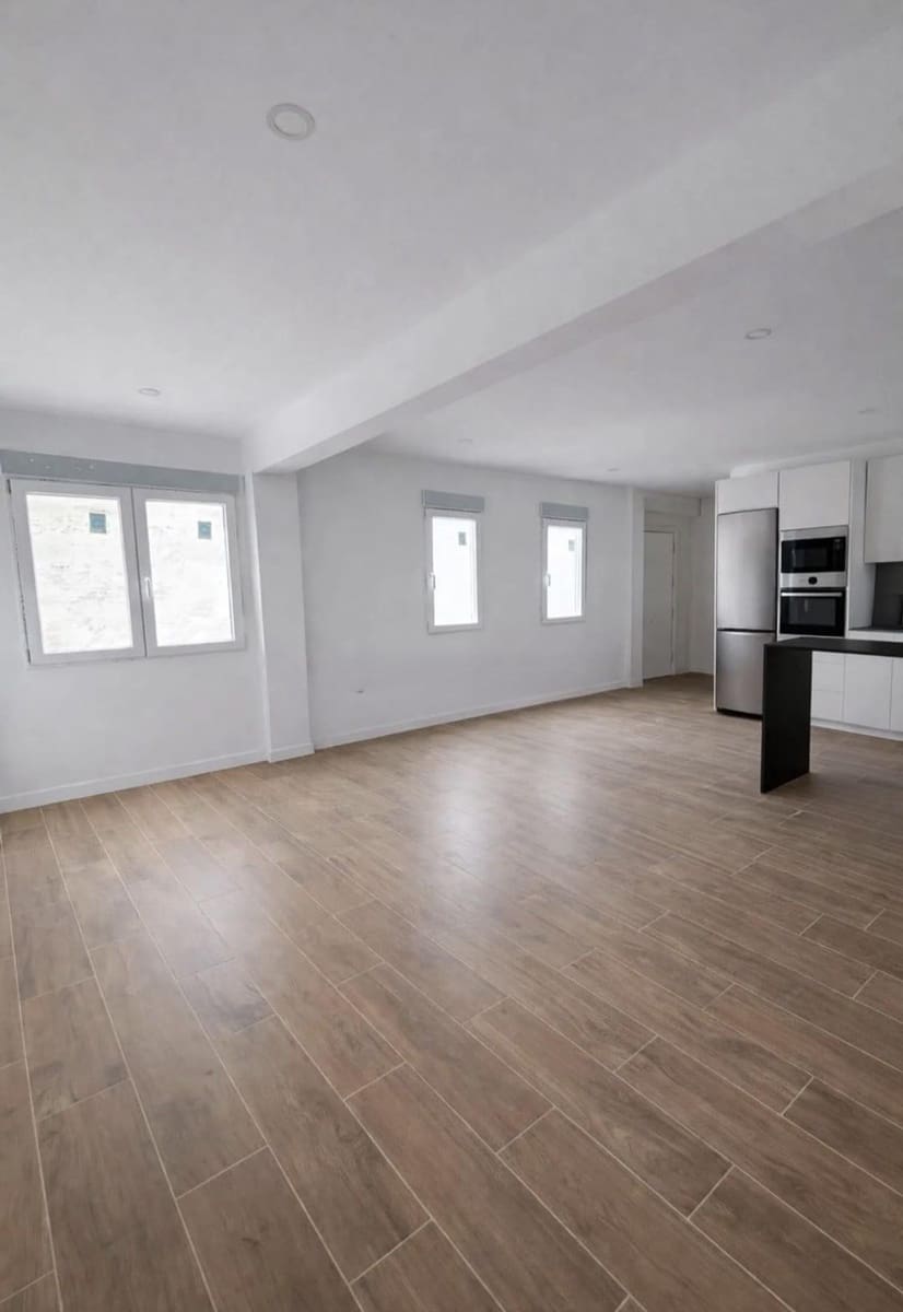 Flat for sale in A Coruna city with garage - € 279,000 (Ref: 9748172)