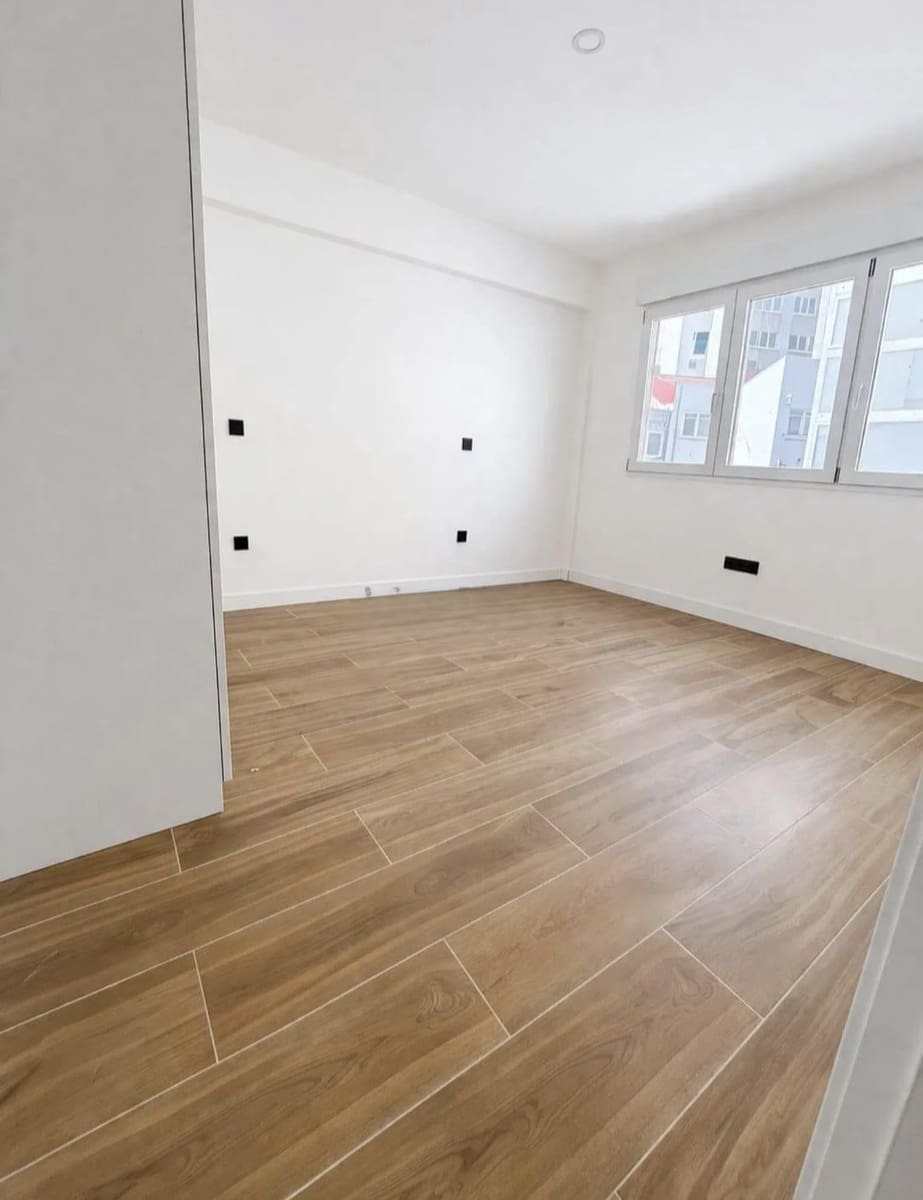 Flat for sale in A Coruna city with garage - € 279,000 (Ref: 9748172)