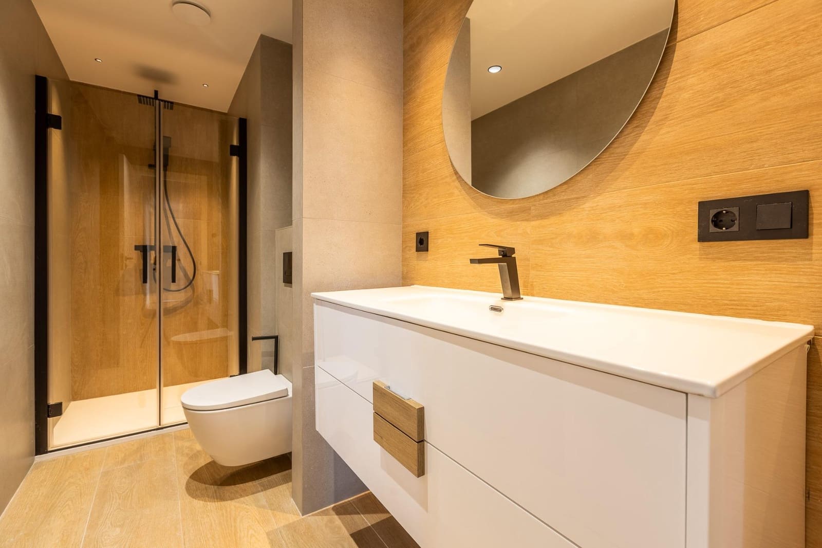 3 soveværelse Lejlighed til salg i A Coruna by med garage - € 1.100.000 (Ref: 9748174)