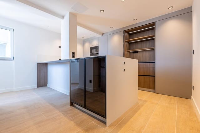 3 soveværelse Lejlighed til salg i A Coruña by med garage - € 1.100.000 (Ref: 9748174)