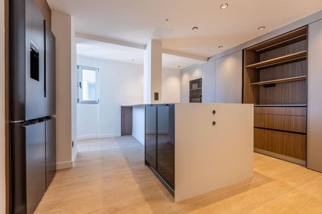 3 soveværelse Lejlighed til salg i A Coruña by med garage - € 1.100.000 (Ref: 9748174)