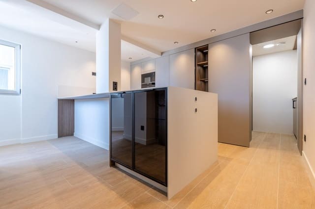 3 soveværelse Lejlighed til salg i A Coruña by med garage - € 1.100.000 (Ref: 9748174)