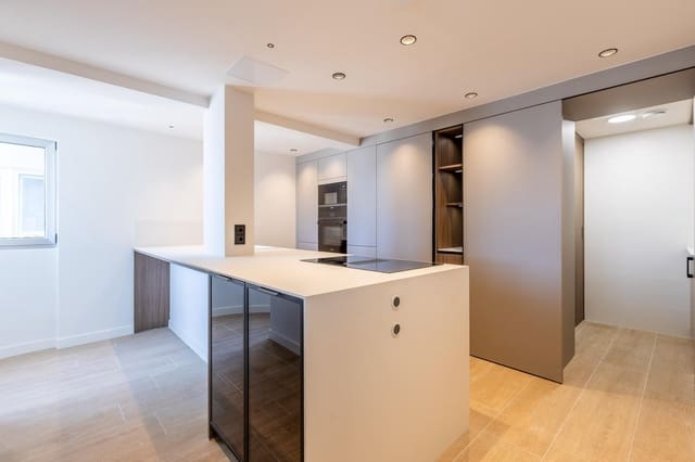 3 soveværelse Lejlighed til salg i A Coruña by med garage - € 1.100.000 (Ref: 9748174)