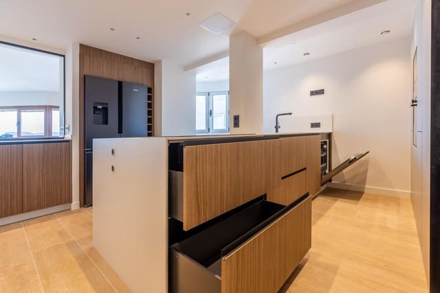 3 soveværelse Lejlighed til salg i A Coruña by med garage - € 1.100.000 (Ref: 9748174)