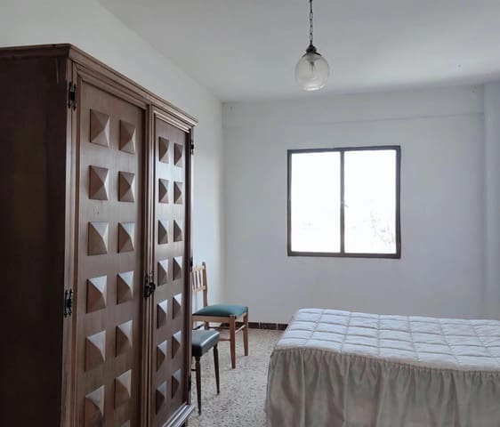 3 bedroom Flat for sale in Alburquerque with pool - € 85,000 (Ref: 9762137)